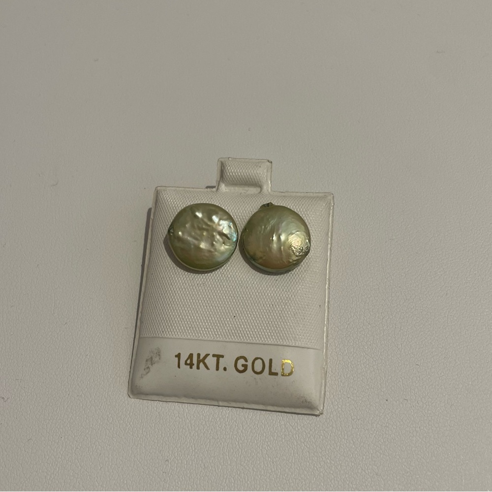 14KY coin shaped pearl studs